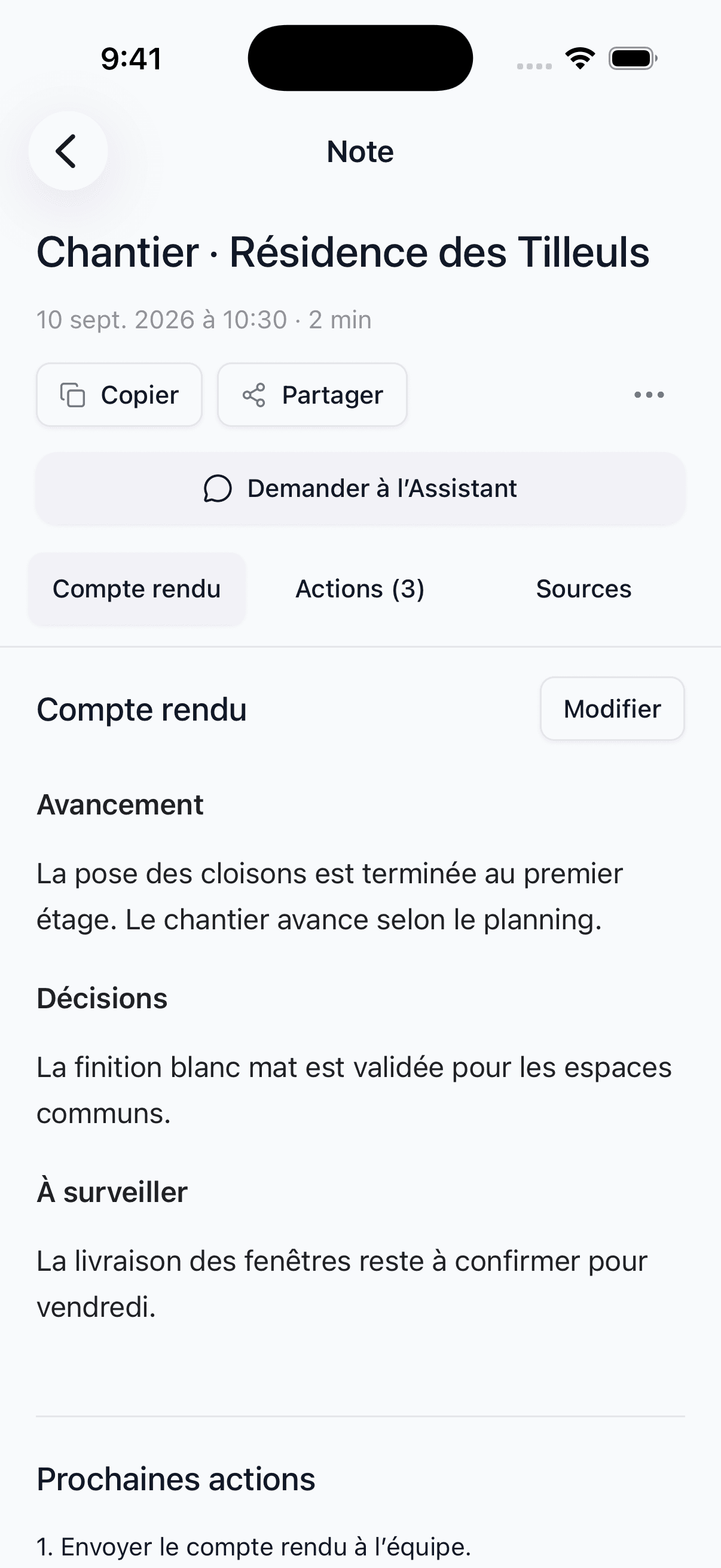 Application Notefield sur iPhone : compte rendu de chantier avec avancement, décisions et points à surveiller.